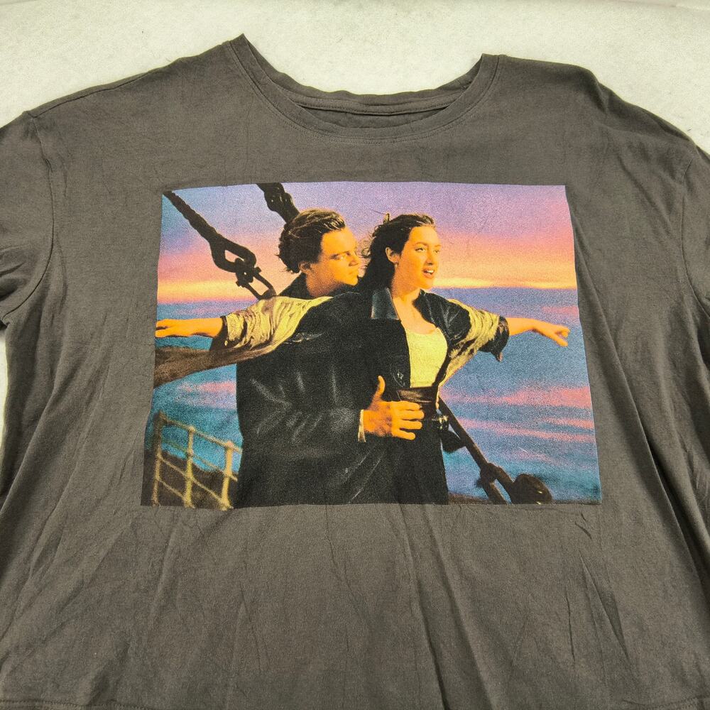 Titanic Movie Crew Neck Graphic Short Sleeve Crop Top Shirt Womens Size M Gray